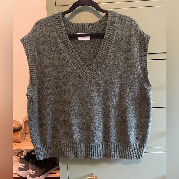 Green Sweater Vest - Large Tall - Picture 1 of 3